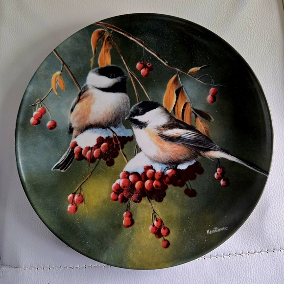 Kevin Daniel Other - The Chickadee Collector Plate Kevin Daniel Knowles #1872H 1986 8 to 9 Inch Wide